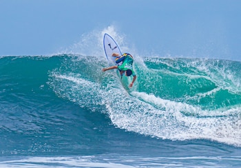 Los surfistas desafiaran las olas de Punta Roca durante el inicio del Surf City El Salvador Pro, la parada del Championship Tour que reúne a la élite mundial en la costa salvadoreña (Cortesía @MITURElSalvador).