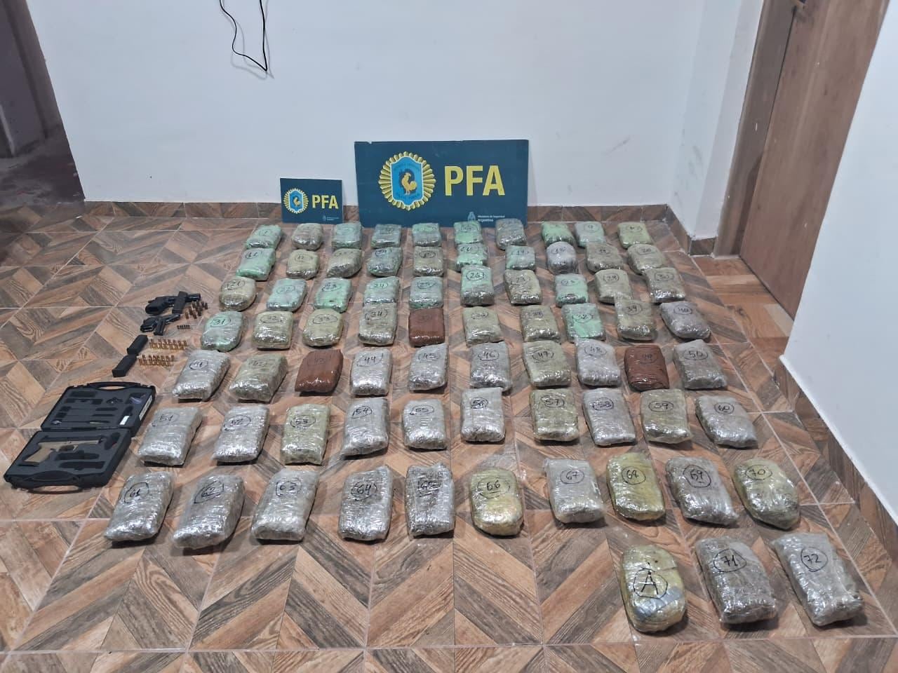 Durante uno de los procedimientos secuestraron 73 panes de marihuana
