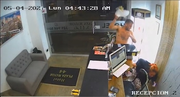 Las conclusiones de los forenses señalan que el tiempo de incapacidad de la trabajadora es breve, lo que determina que la conducta imputada quede clasificada como lesiones de menor gravedad según la legislación vigente - crédito captura de pantalla @Anxiousvids / X