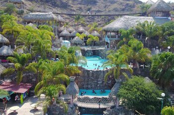 Además de sus albercas de