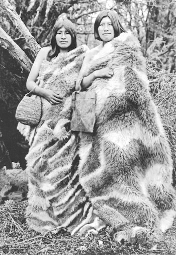 Mujeres selk'nam, a orillas del