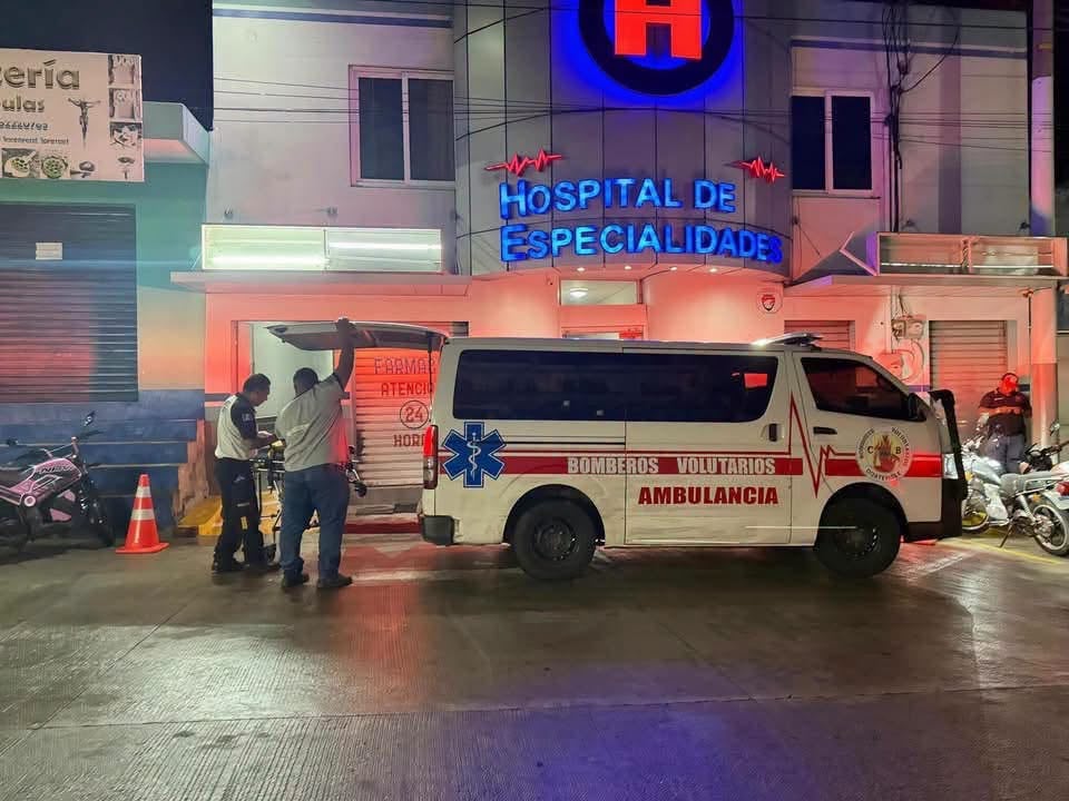 Los Bomberos Voluntarios trasladaron con vida a Diatmar Everardo Zacarías Beza a un centro asistencial privado de Esquipulas, pero falleció minutos después de su ingreso. (Redes sociales)