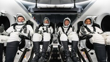 La tripulación de la octava