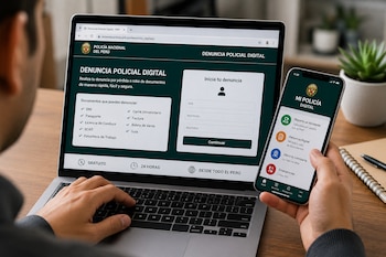 Una persona utiliza una computadora portátil y un teléfono móvil que muestran el portal de denuncias digitales de la policía