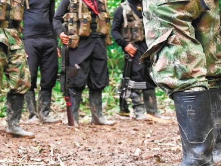 Las disidencias de las Farc, Frente 4 José Antonio Galán, bloquean la circulación y el ingreso de alimentos al Bajo Cauca antioqueño - crédito Colprensa