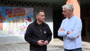 28/09/2026 El portavoz adjunto de EH Bildu en el Congreso, Oskar Matute, con el el portavoz de la formación soberanista en Bizkaia, Iker Casanova, en Los Ocho de Erandio (Bizkaia)
POLITICA AUTONOMÍAS