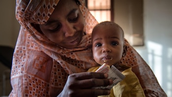 UNICEF destaca el éxito del alimento terapéutico listo para usar, con tasas de recuperación cercanas al 90%