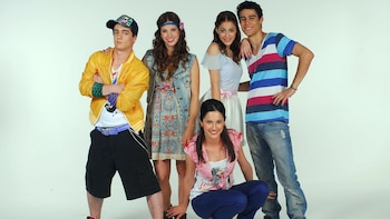 Cande Molfese y Tini Stoessel en la época de Violetta