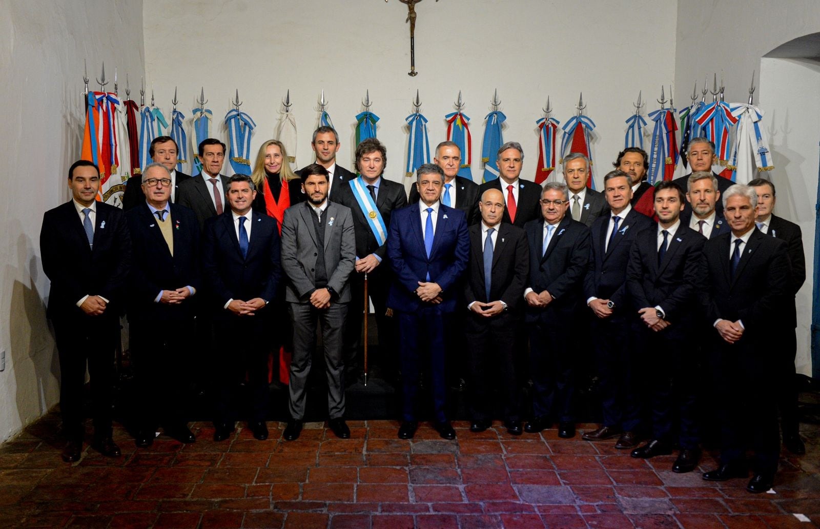 El presidente Javier Milei junto a los gobernadores que firmaron el Pacto de Mayo