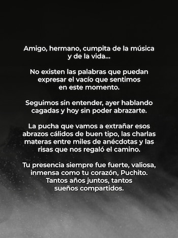 Un mensaje de despedida y duelo en texto blanco sobre un fondo oscuro con pequeños puntos luminosos