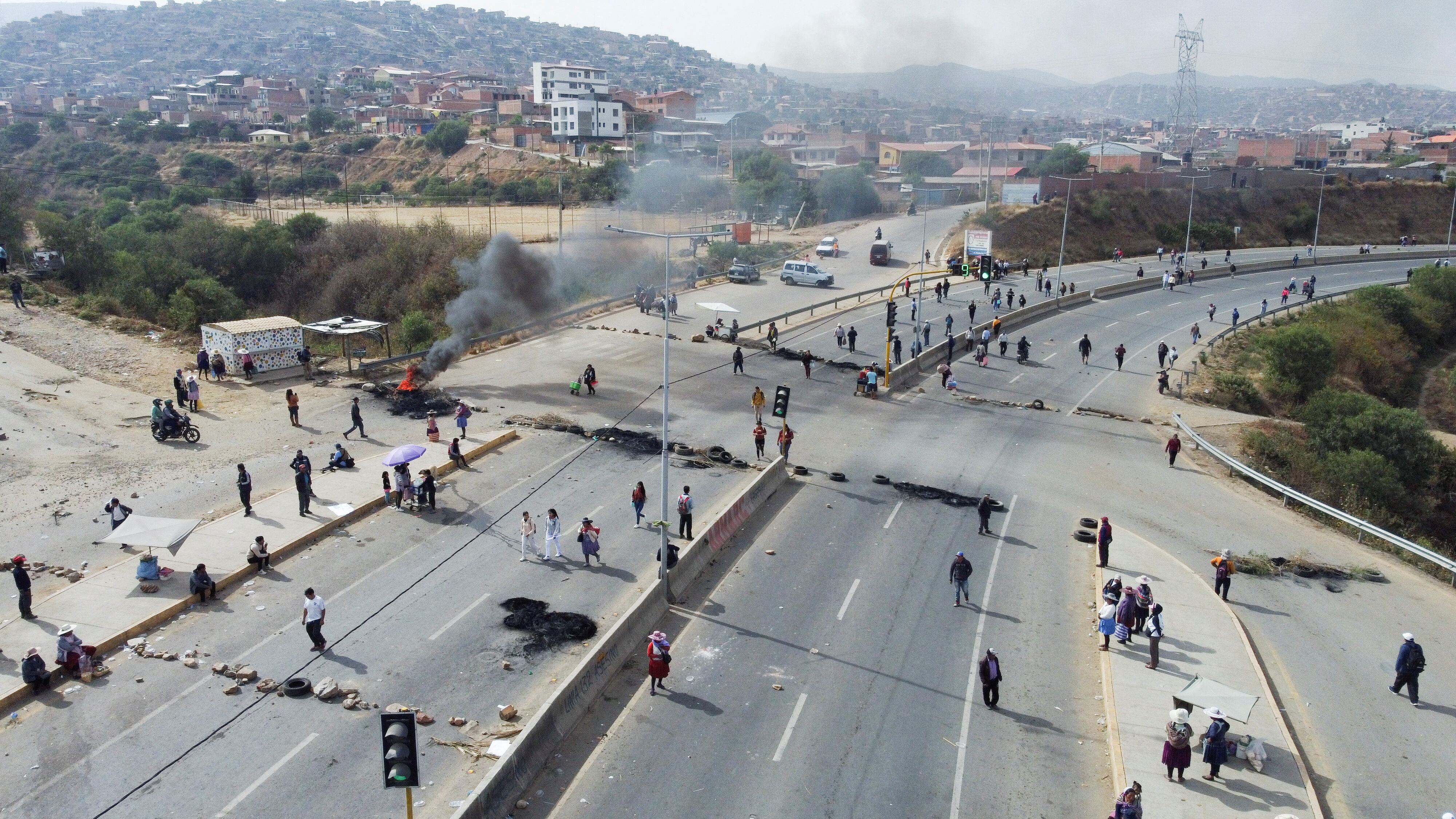 Una vista desde un drone muestra a los partidarios de Morales bloqueando las principales avenidas de Cochabamba, Bolivia, el 10 de junio de 2025 (REUTERS/Claudia Morales)