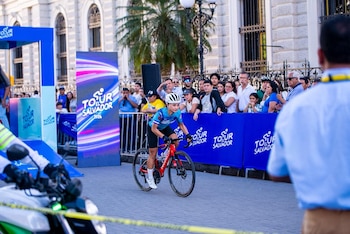 El público local y medios