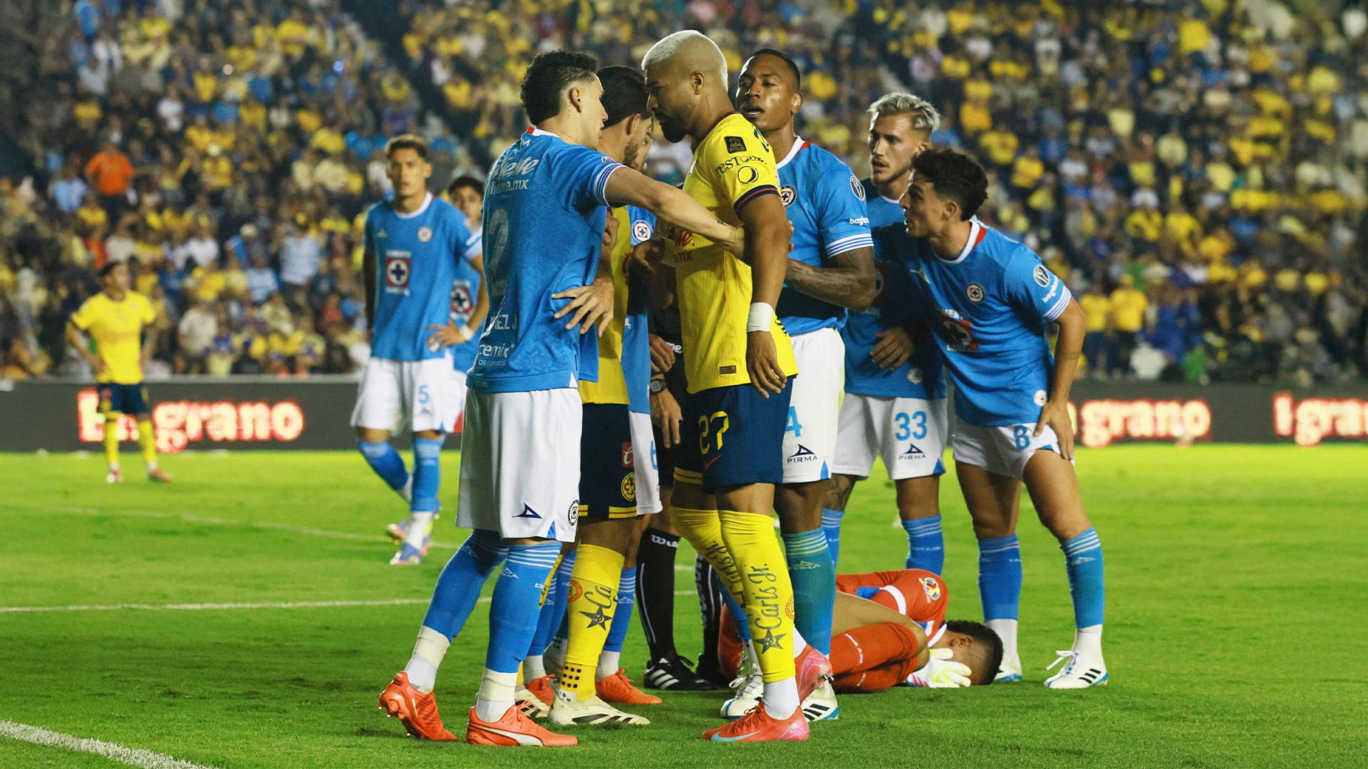 Soccer Football - Liga MX - Semi Final - Second Leg - America v Cruz Azul - Estadio Ciudad de los Deportes, Mexico City , Mexico - May 18, 2025 Cruz Azul