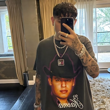 Junior H relata que "Ella"