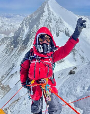 Margarita Moreno corona el Everest