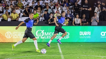 Kaká durante un partido de OmegaPro. (X/OmegaProOfficial)