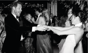 Se considera inadecuado escribir cónyugue.