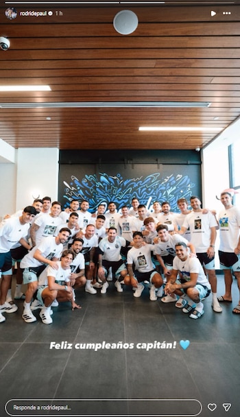 El regalo del plantel de la Selección a Lionel Messi en su cumpleaños