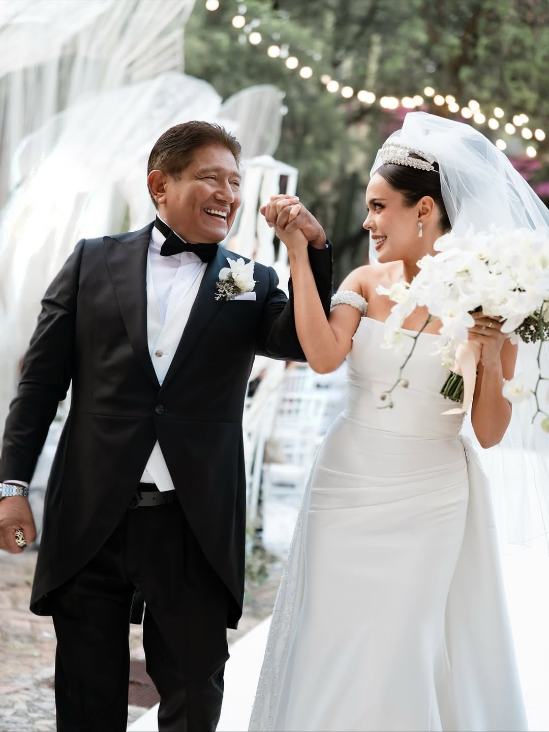 Entre los asistentes a la boda destacan artistas como Ana Belena, José Ron y Daniel Elbittar, reforzando el perfil mediático del evento (@soyevadaniela, Instagram)