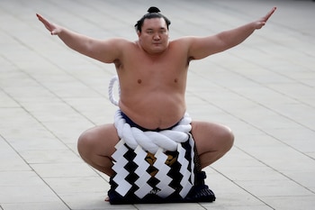 Hakuho puso fin a su carrera deportiva tras conseguir 45 títulos en esta disciplina (Reuters)