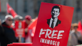 Encarceladas unas 20 personas, incluido el alcalde de un distrito de Estambul, por supuesta corrupción