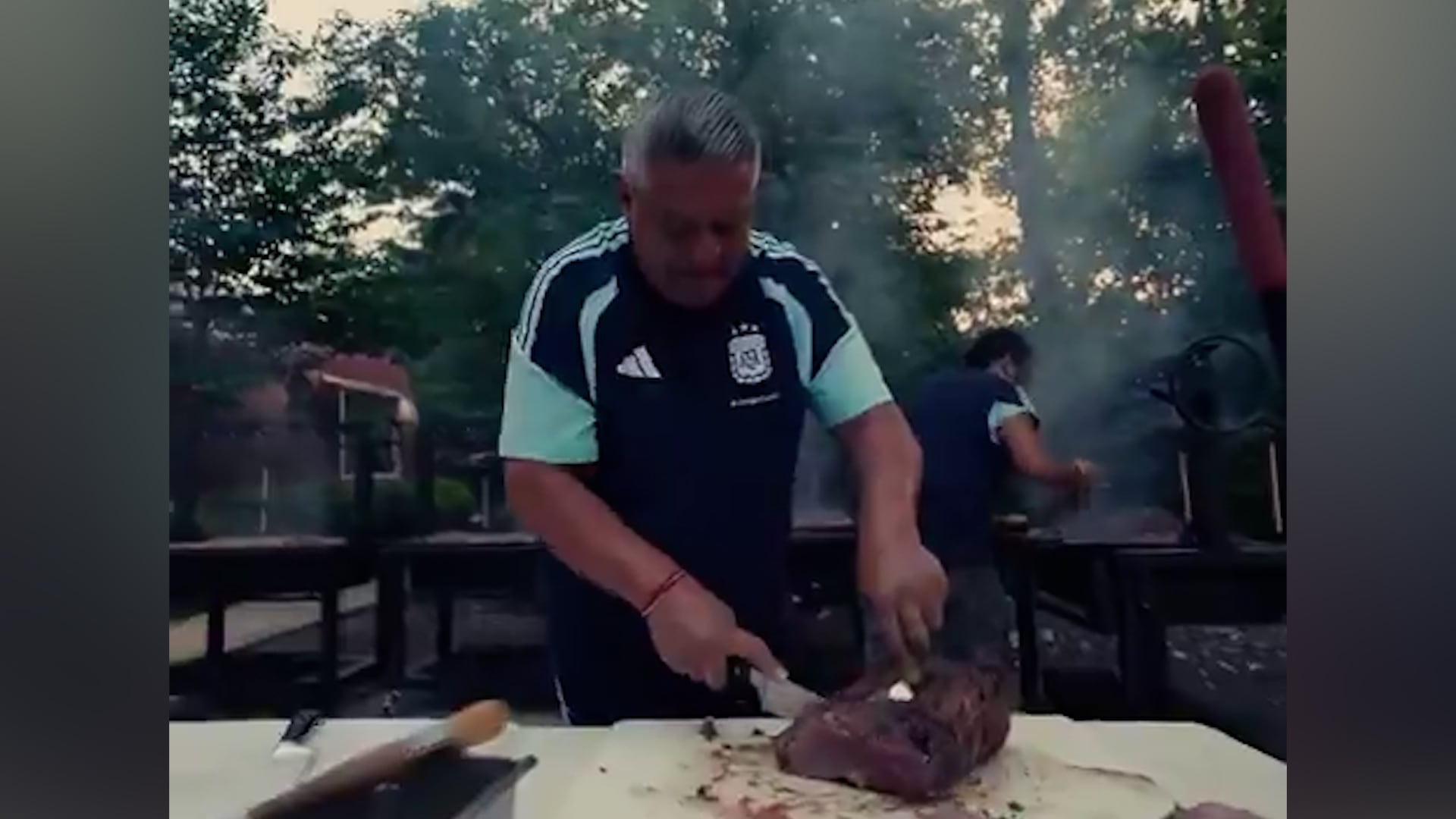 El Chiqui Tapia contribuyó en el armado del asado para la selección argentina