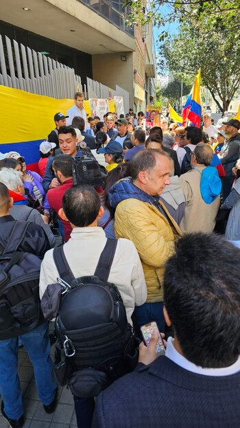 Plantón de la oposición y