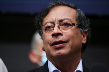 Foto de archivo. El candidato a la Presidencia de Colombia del Partido Colombia Humana, Gustavo Petro, asiste al registro de su candidatura en la Registraduría Nacional en Bogotá, Colombia, 20 de enero, 2022. REUTERS/Luisa González