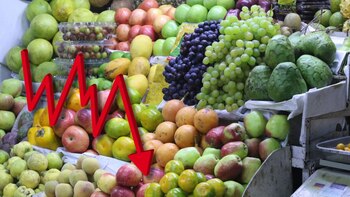 Frutas son vendidas a menos