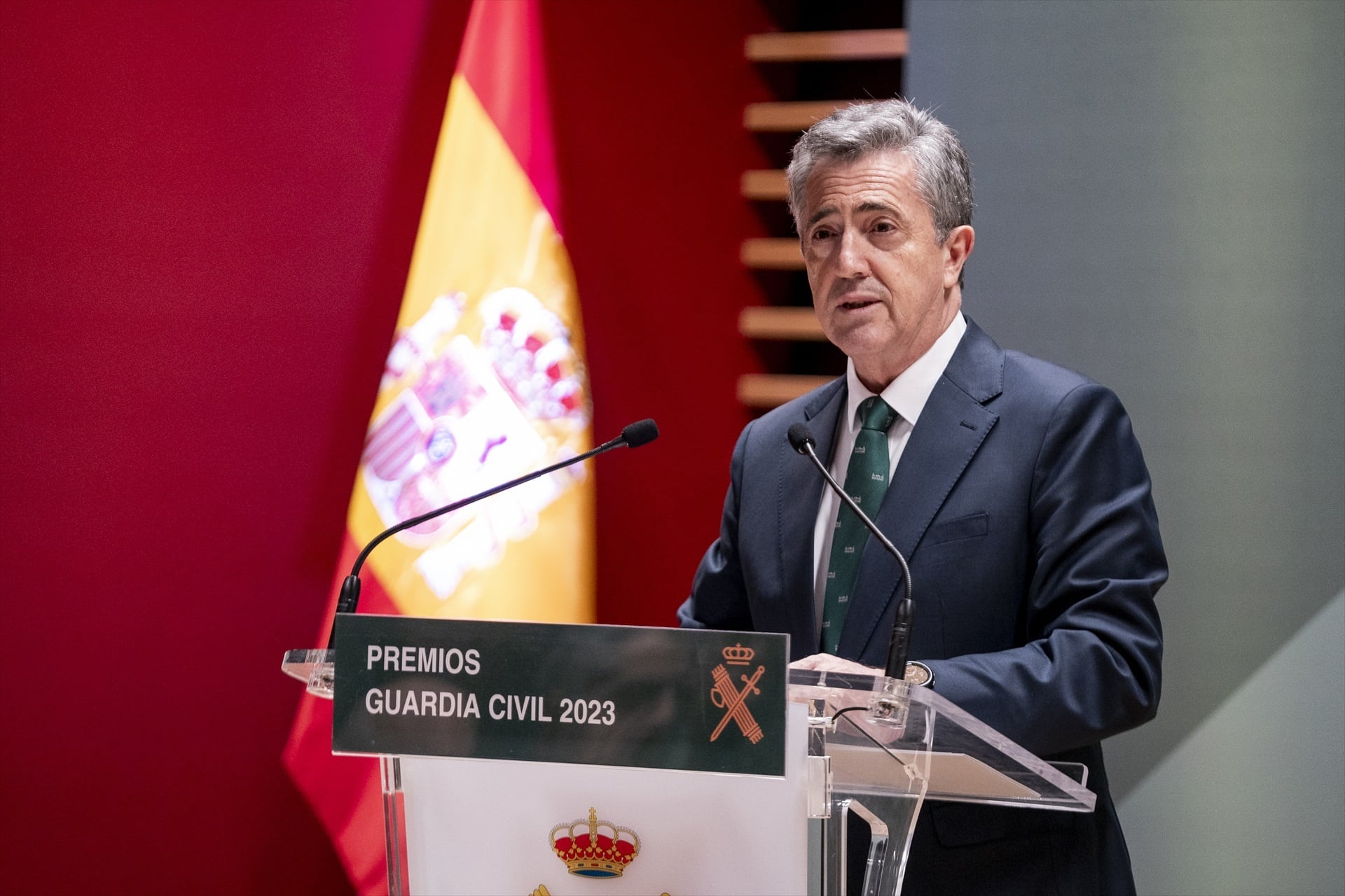 El juez Pedraz imputa al exdirector de la Guardia Civil en el ‘caso Leire Díez’ tras cambiar de criterio sobre su presunto papel en las presiones a la UCO
