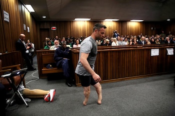 El atleta Pistorius caminó sin