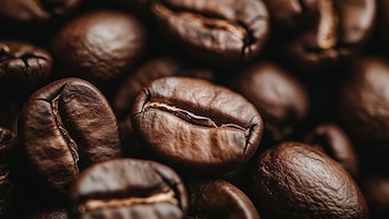 10 hábitos saludables para empezar el día con energía sin depender del café