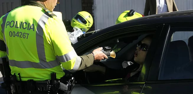 Multas por conducir ebrio en Colombia podrían llegar a 84 millones de pesos en 2026