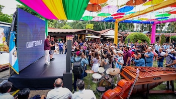 Guatemala: El creador Kerry Mann despide su visita con un encuentro en el Mercado de Artesanías La Aurora