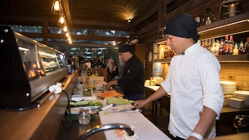 Gran selección de sushi y