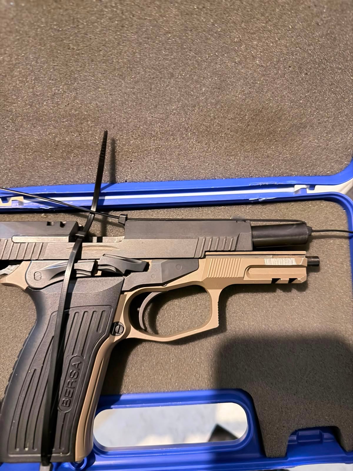En el domicilio del imputado hallaron una pistola Bersa calibre 9 mm.