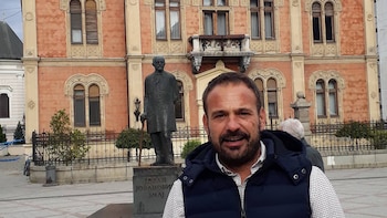 Quién es el correntino que ganó el premio al mejor diseñador internacional del Serbia Fashion Week