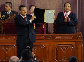 ¿Cómo fueron anteriores entregas de credenciales del JNE a los presidentes peruanos?