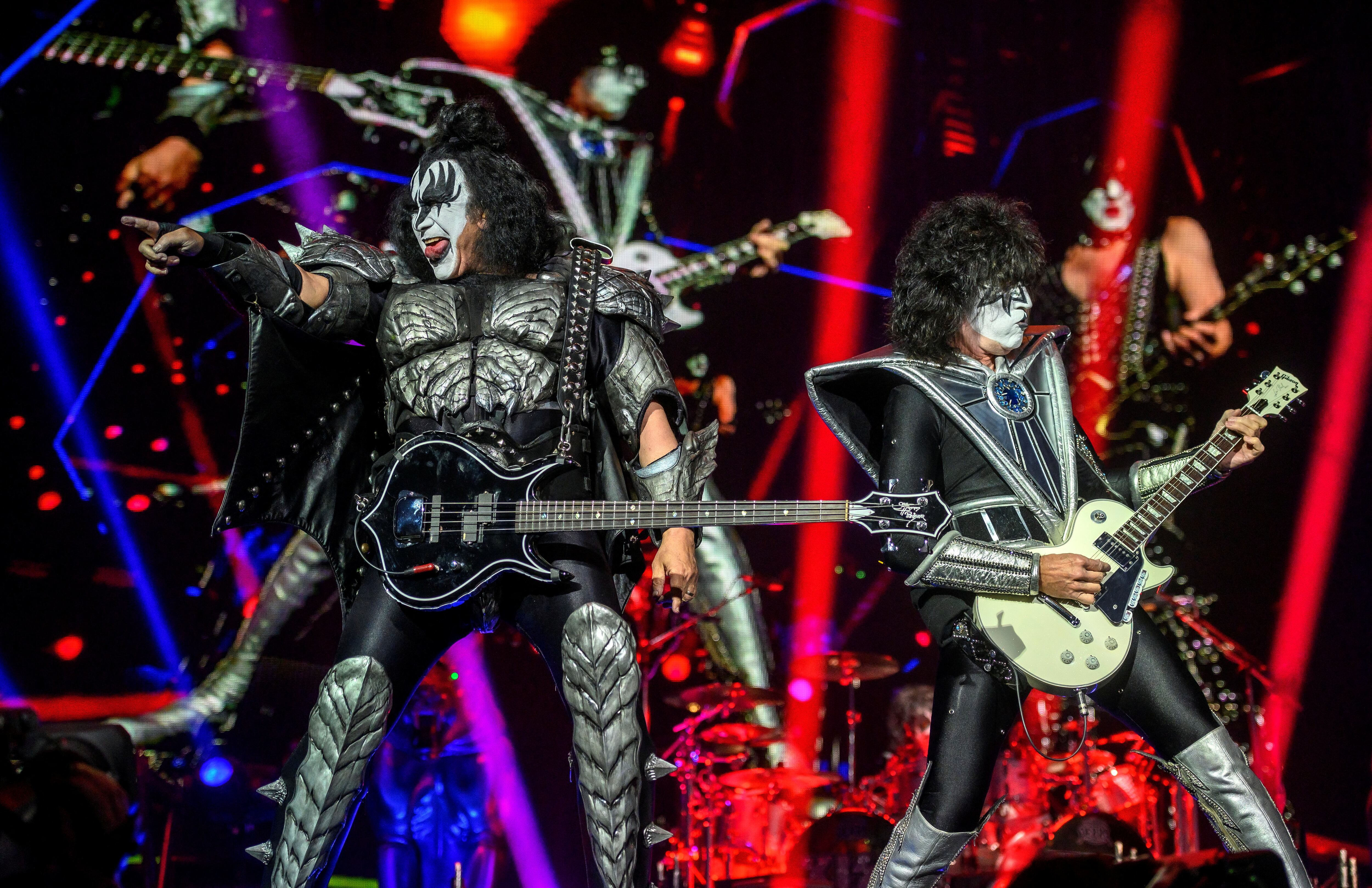Kiss se caracteriza por incorporar pirotecnia, módulos luminiscentes y montajes escénicos de alta complejidad en sus conciertos. (Foto: Ritzau Scanpix/Torben Christensen via REUTERS)