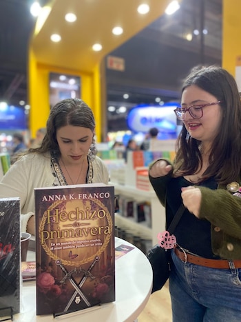 Anna K. Franco reveló que Caleb y Yesir nacieron cuando tenía ocho años y que retomó esa historia décadas después - (Gentileza de la autora)