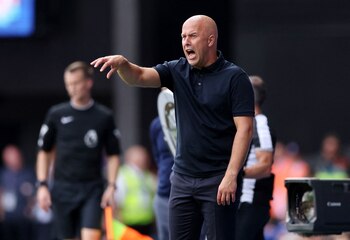 Slot comienza con victoria su