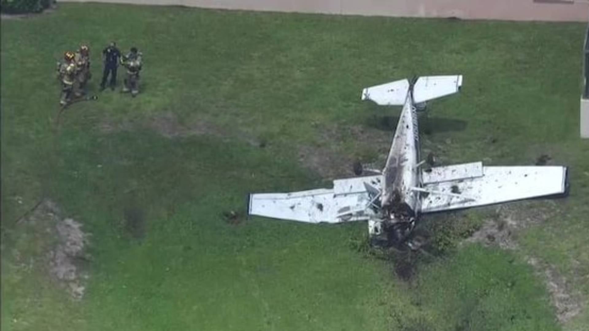 La aeronave intentó regresar al aeropuerto tras detectar una falla de motor antes de estrellarse en un área verde a pocos metros del hospital (Local 10)