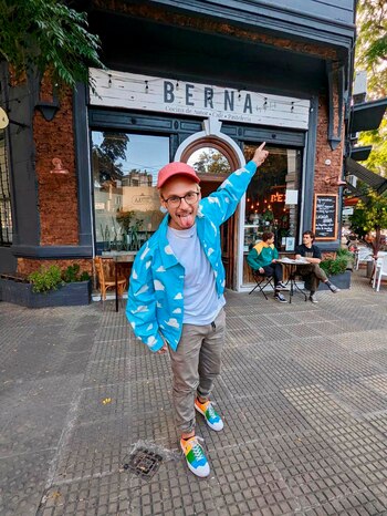 Él mismo atiende y supervisa