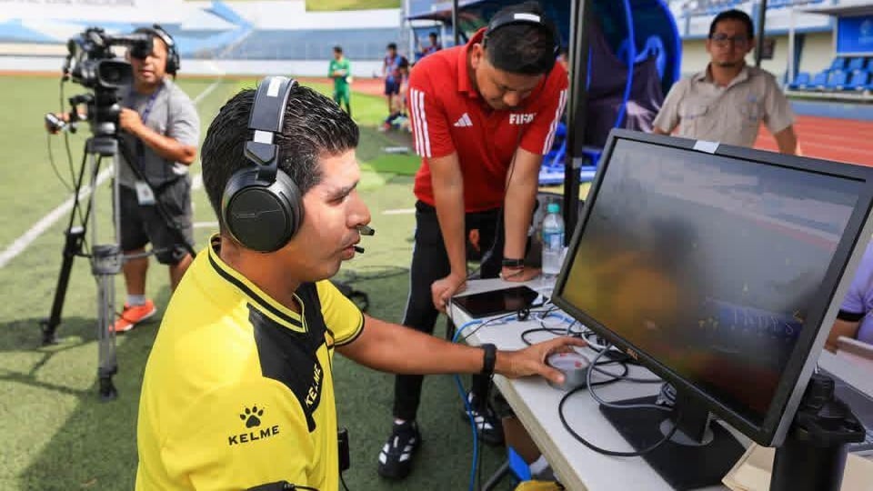 Federación Salvadoreña de Fútbol capacitó a 30 árbitros internacionales en el uso del Sistema de Football Video Support