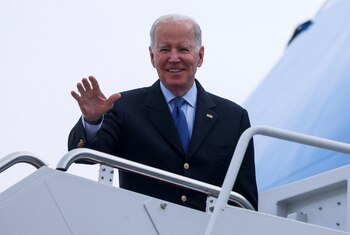 Joe Biden aborda el Air
