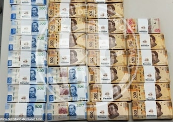 En una diligencia lograron encontrar parte del dinero, aproximadamente un millón 800 mil pesos Foto: Fiscalía