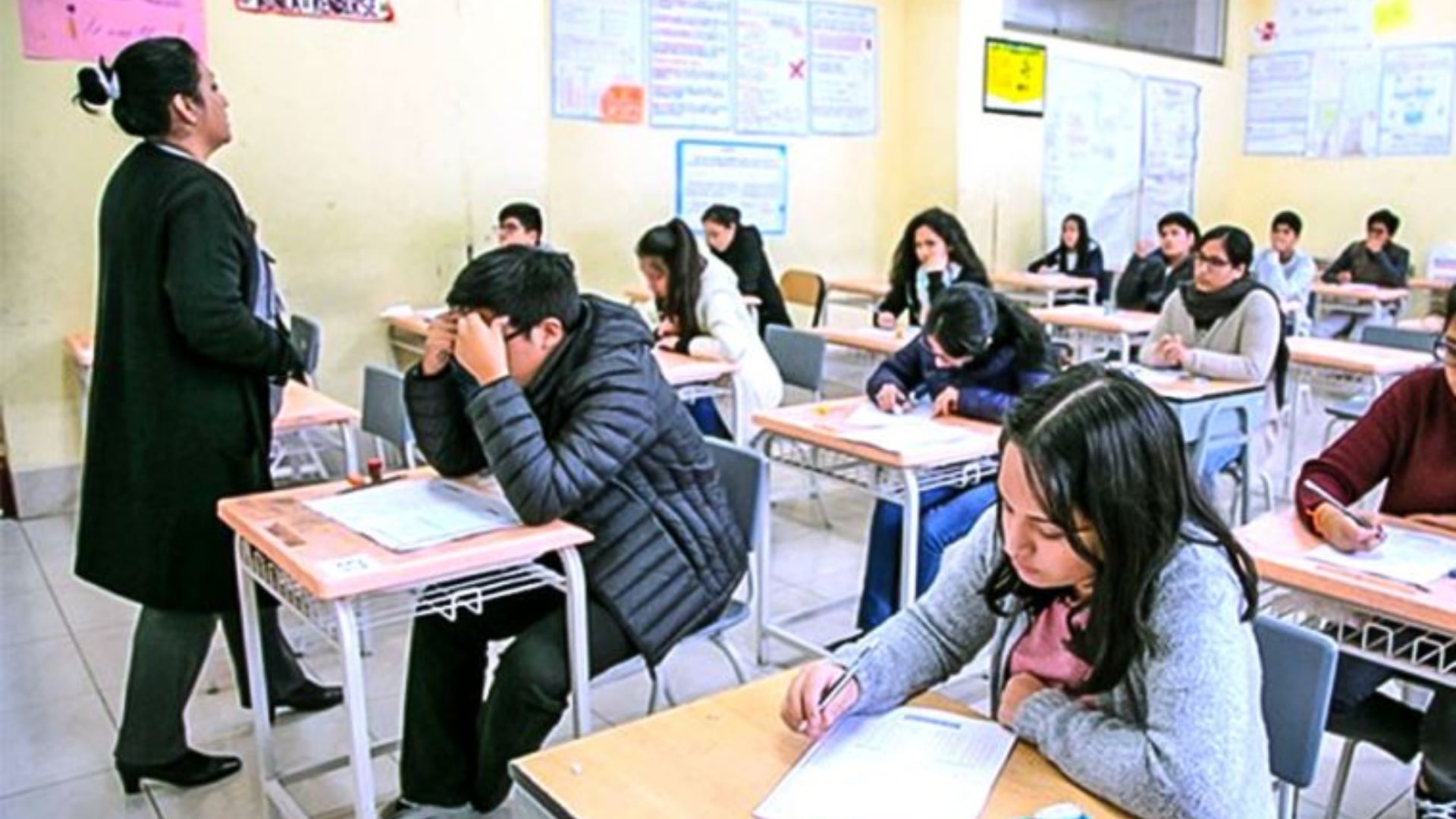 Publican lista de 97 mil postulantes aptos para el Examen de Beca 18| Andina