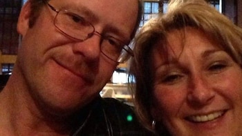 El cuerpo de Dee Warner