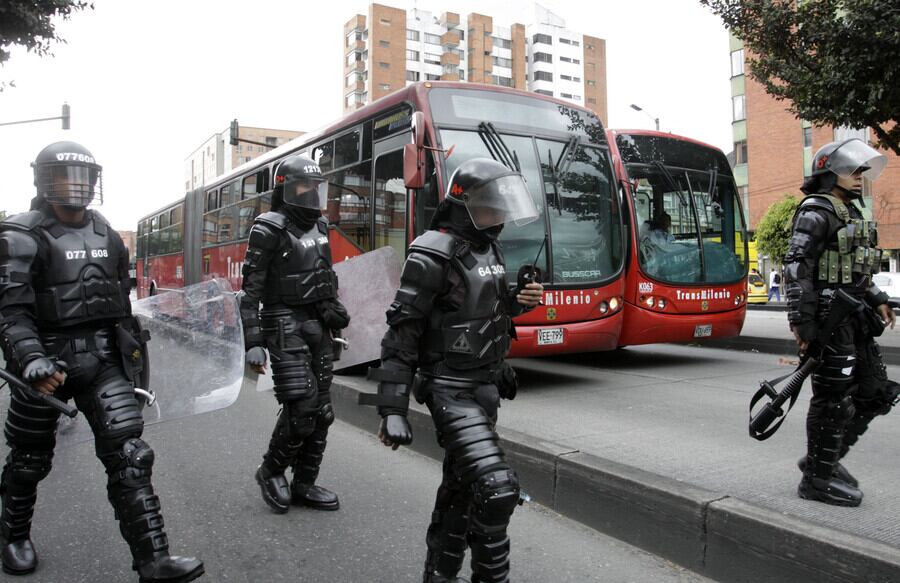 El secretario de Gobierno señala el desafío de atender las demandas de movilidad de miles de habitantes. Sostiene que la protección de rutas habituales es crucial para el bienestar y oportunidades cotidianas de la población bogotana - crédito Colprensa/Mauricio Alvarado