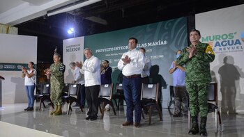 El presidente y su comitiva